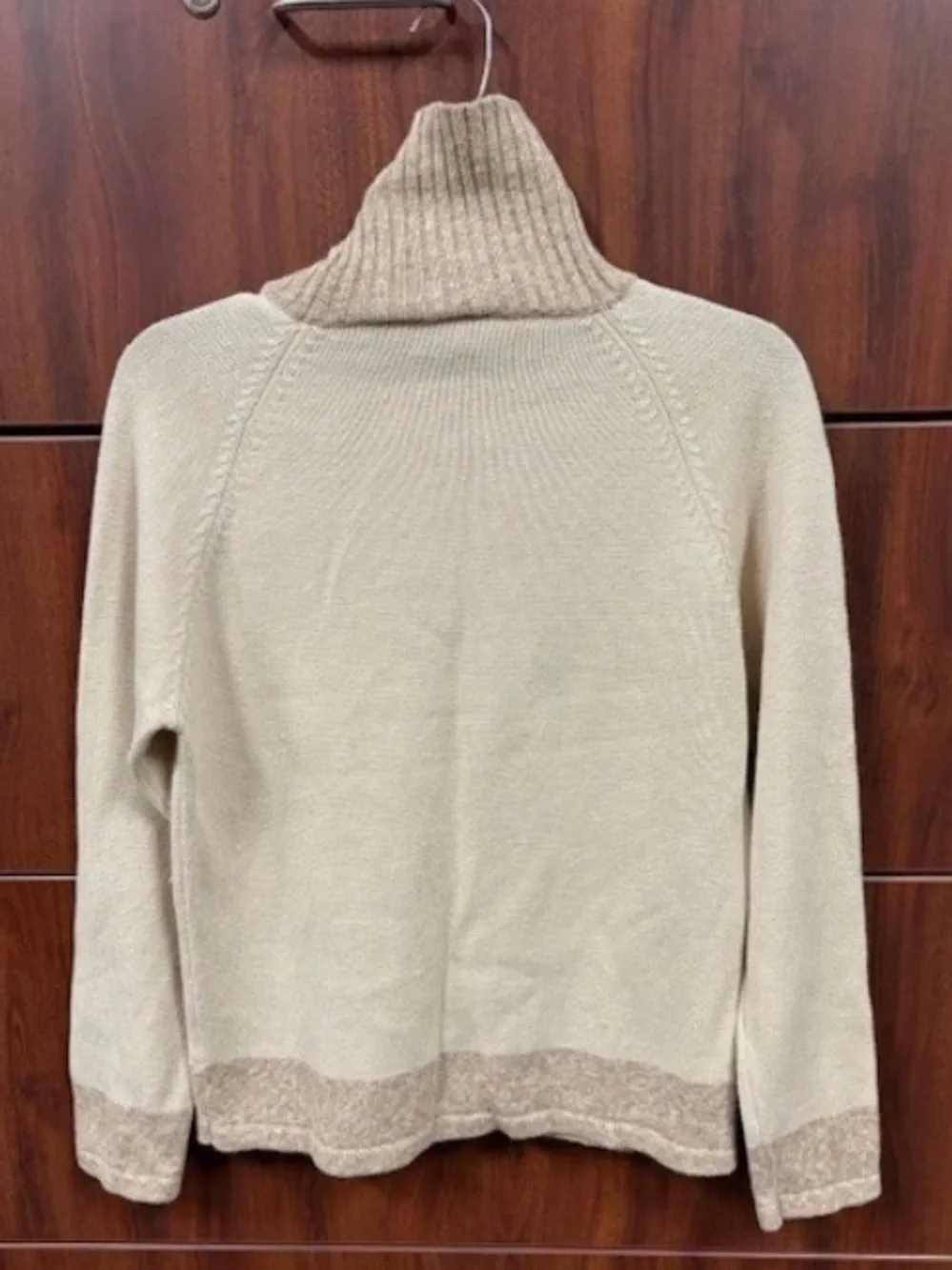 Dockers Early 2000s Beige/White Women's Turtleneck Sweater like new size M